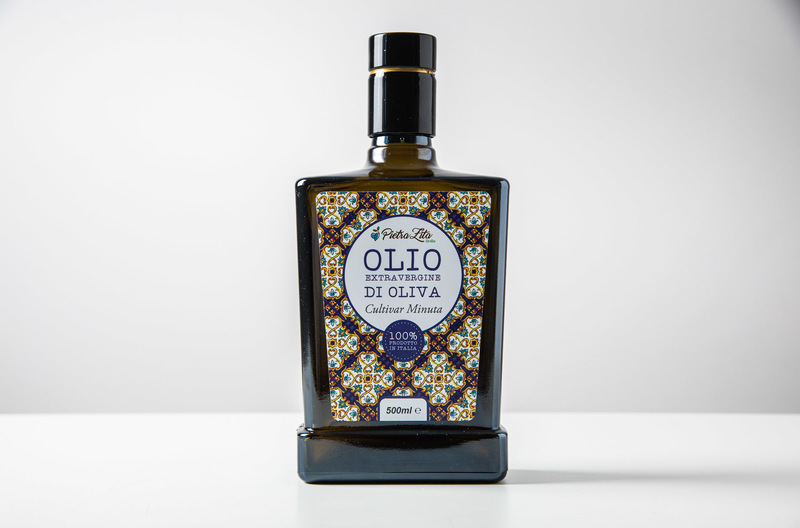 Olio extravergine di oliva, cultivar oliva minuta. Bottiglia King limited edition da 500 ml, Azienda agricola Pietra Zita