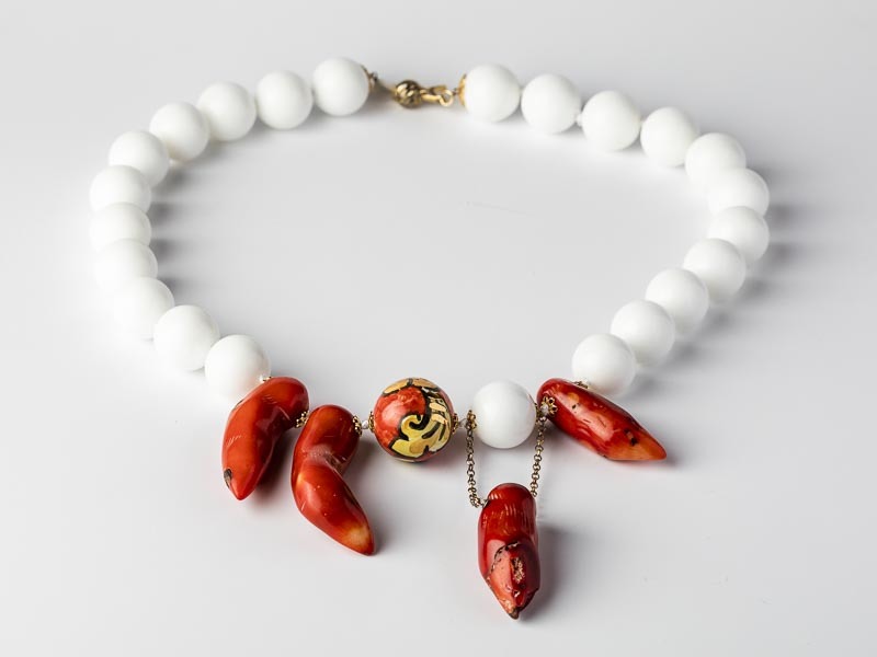 Agate necklace with bamboo horn
