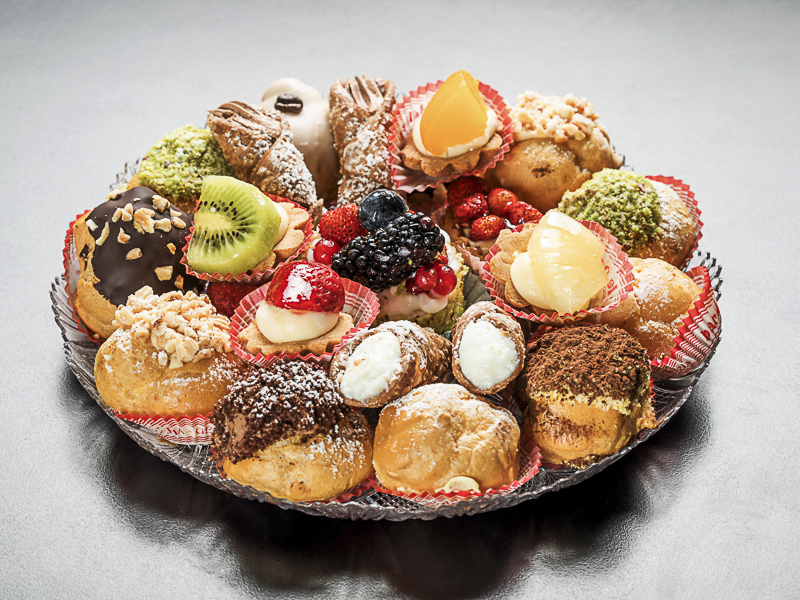 Assorted small pastry