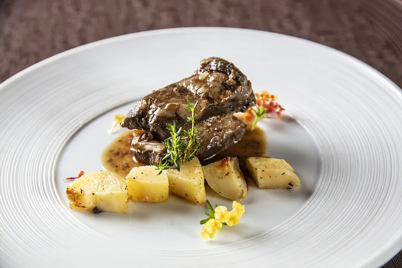 Pancia di vitellina con patate al forno della casa