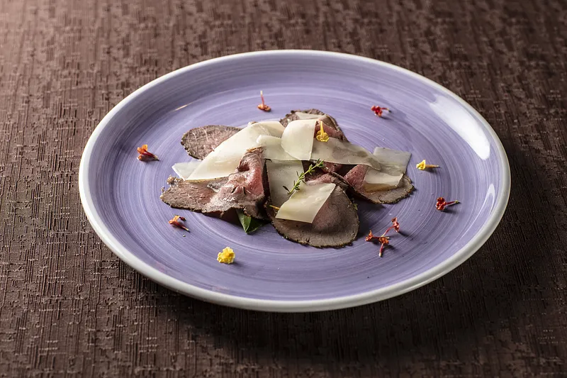 Roastbeef con scaglie di ragusano dop