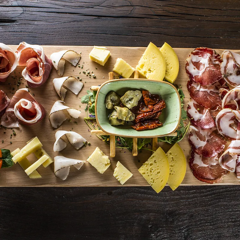 Tagliere di salumi e formaggi siciliani — Osteria della carne, Sant'Angelo di Brolo (photo 1)