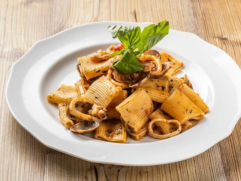 Paccheri vongole e calamari