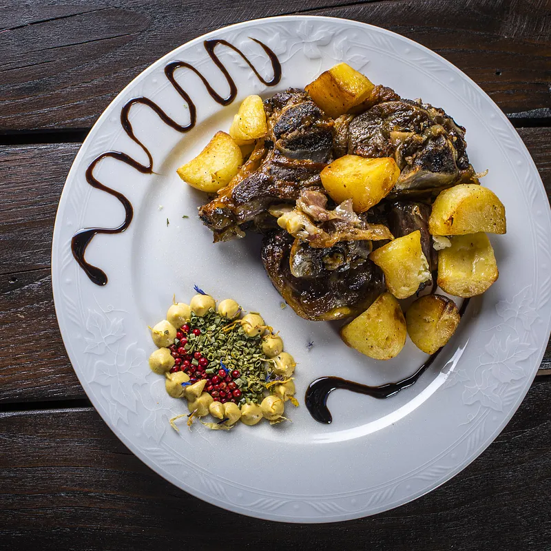 Agnello al forno con patate — Osteria della carne, Sant'Angelo di Brolo (foto 1)