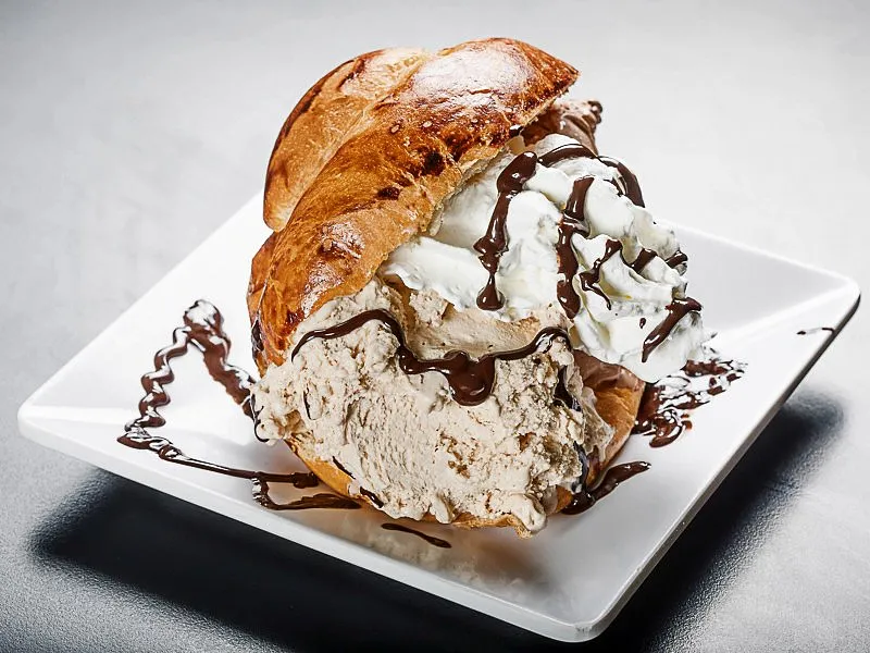Brioche col gelato